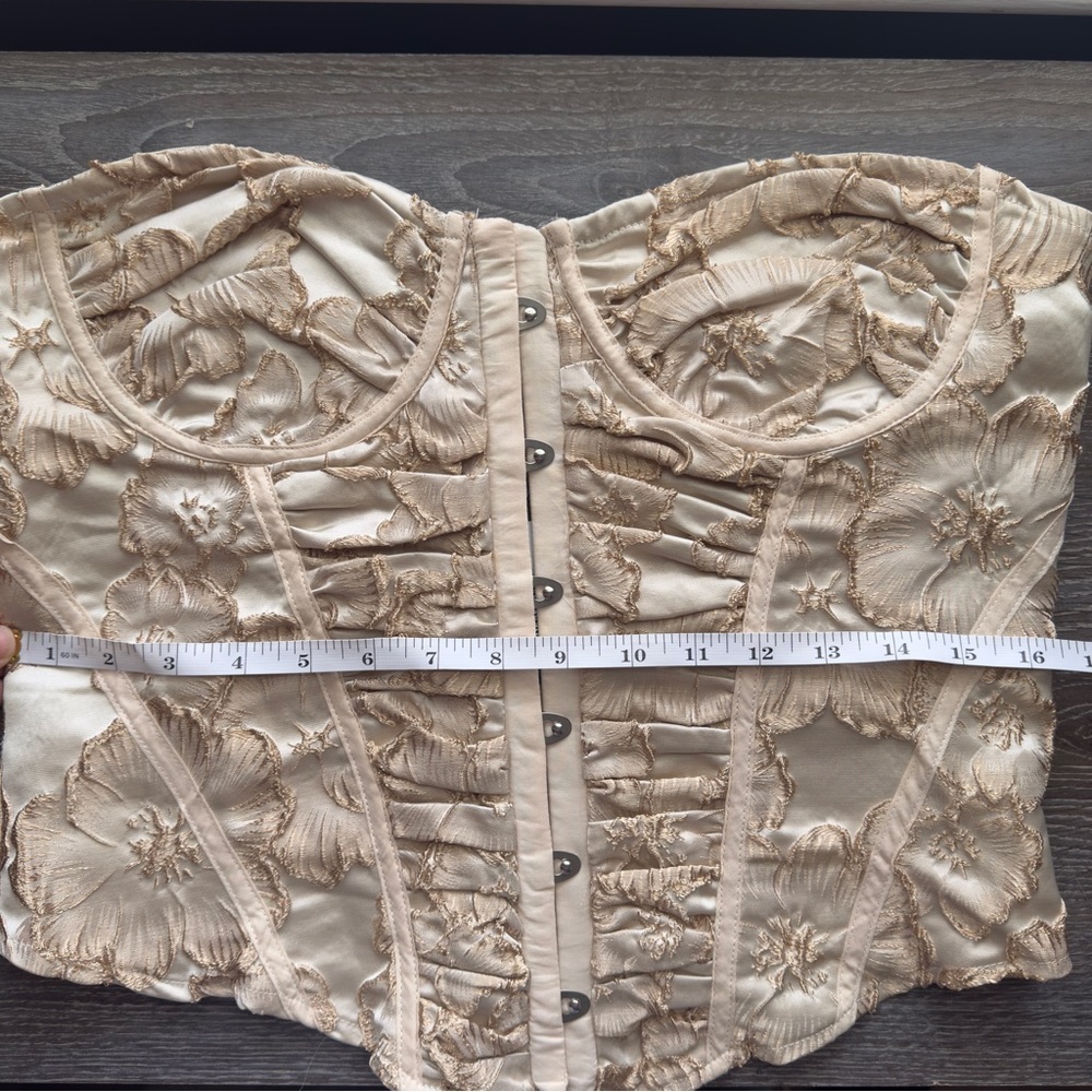 PrettyLittleThing Champagne Jaquared Bandeau Ruched Detail Hook & Eye Corset NWT - Picture 6 of 6